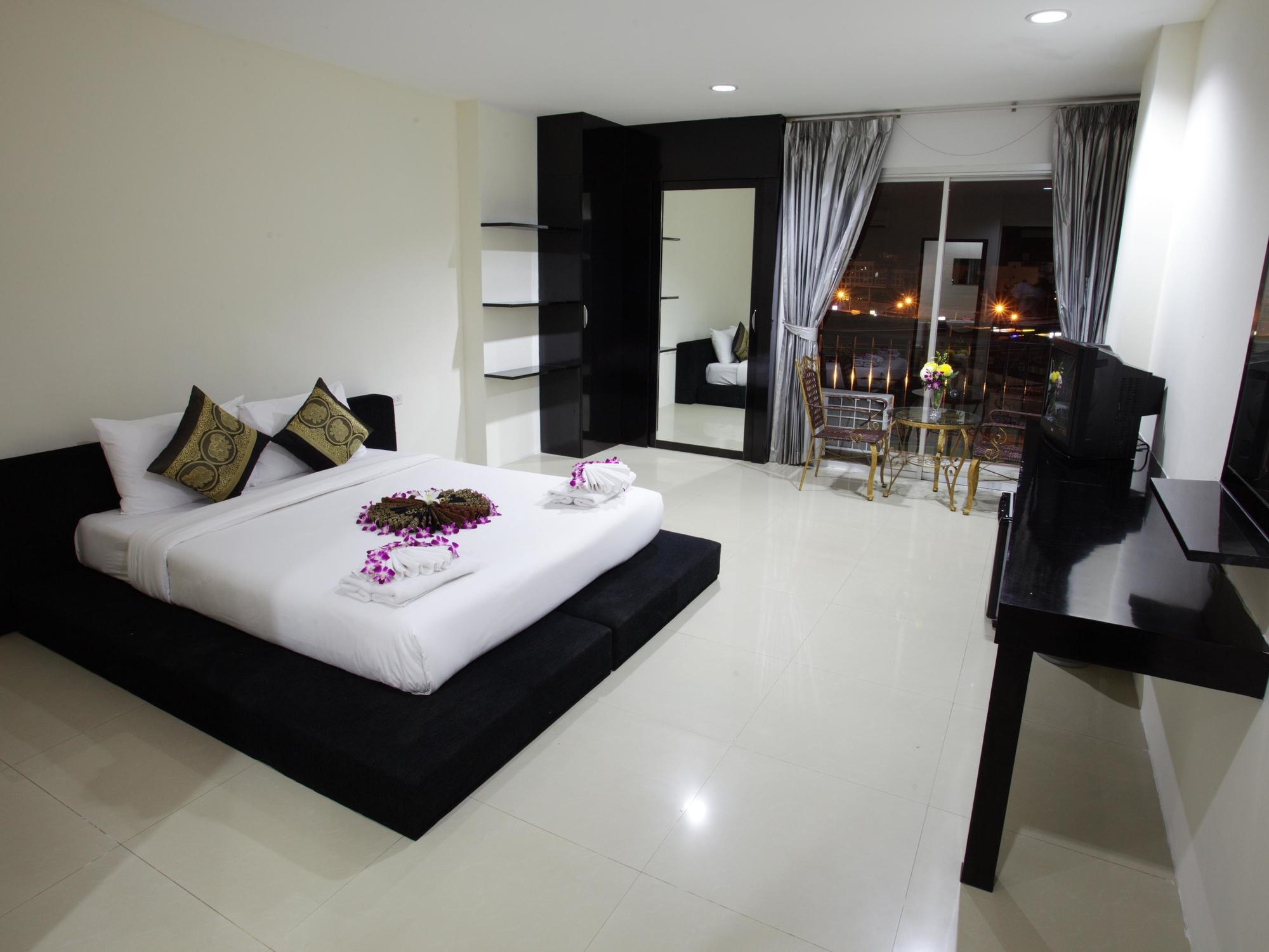Lars-Lita Residence Patong Exterior photo