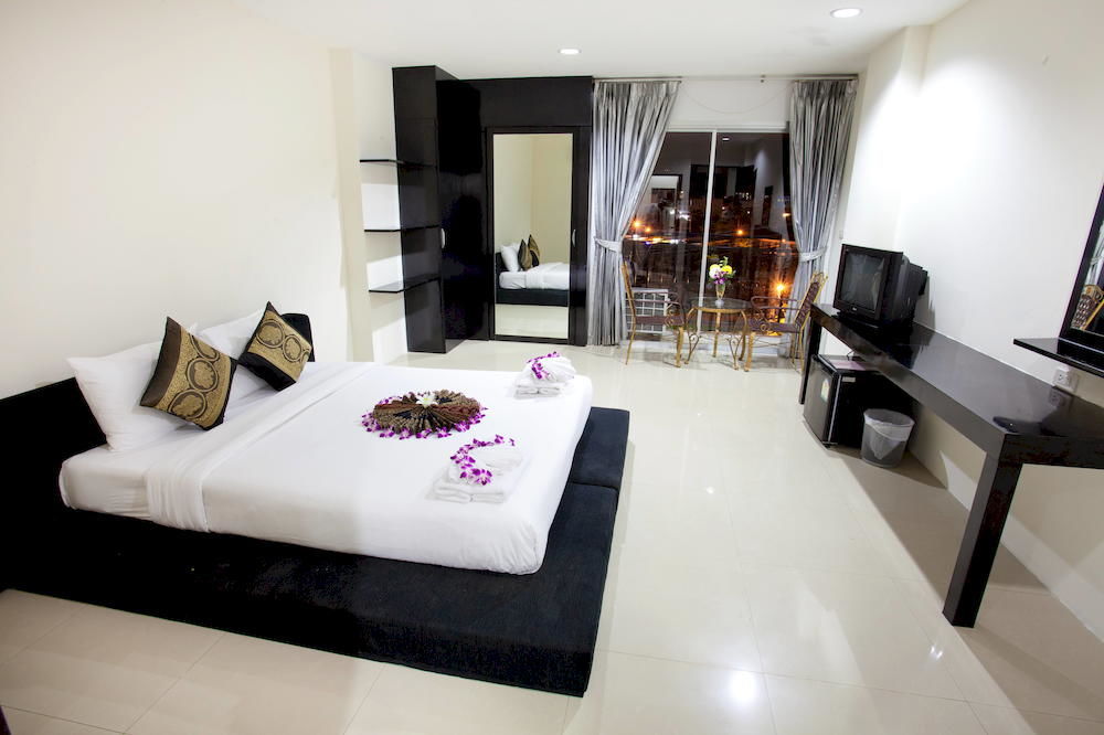 Lars-Lita Residence Patong Exterior photo