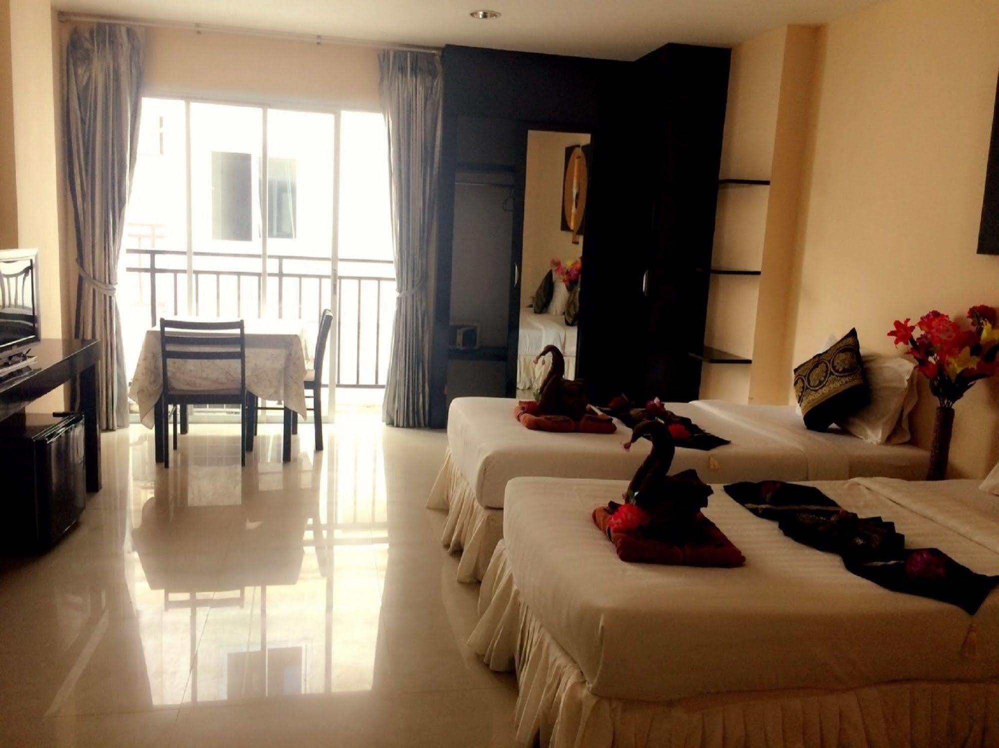 Lars-Lita Residence Patong Exterior photo