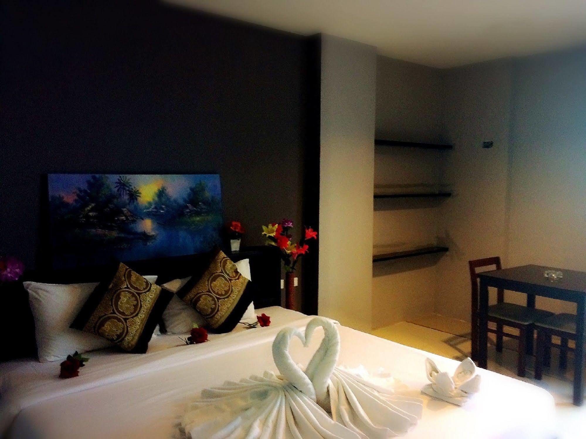 Lars-Lita Residence Patong Exterior photo