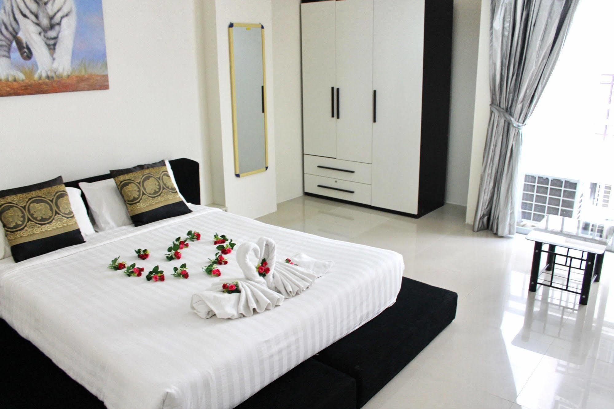 Lars-Lita Residence Patong Exterior photo