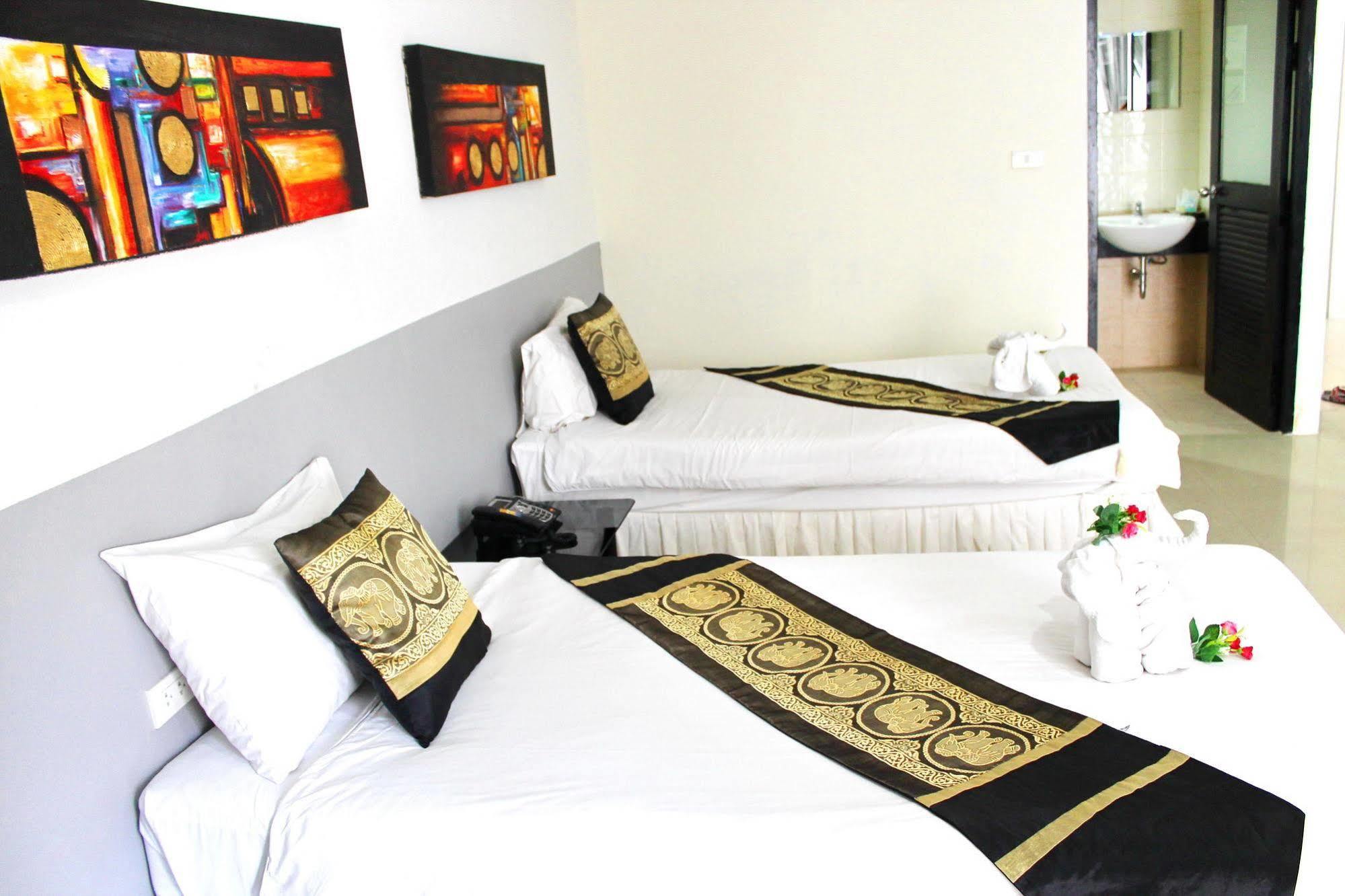 Lars-Lita Residence Patong Exterior photo